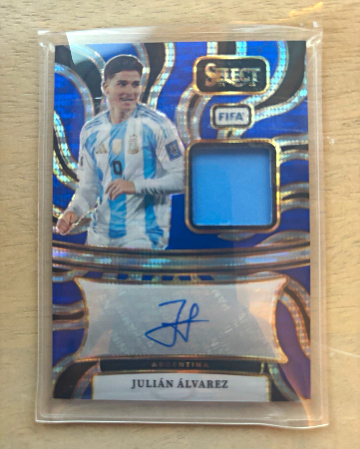 Panini 2024-25 Select FIFA Julián Álvarez Prizm Auto Memorabilia AM-JA