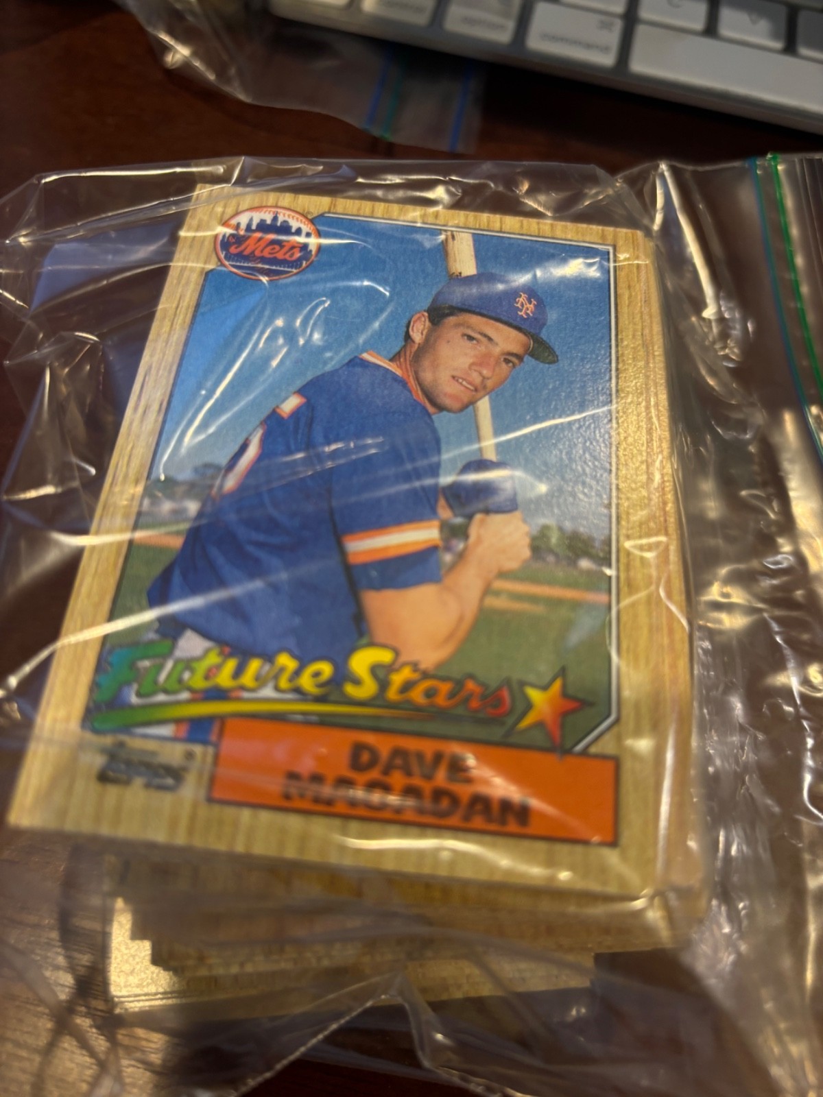 Various Bundles of 100 TOPPS 1987 Baseball Cards