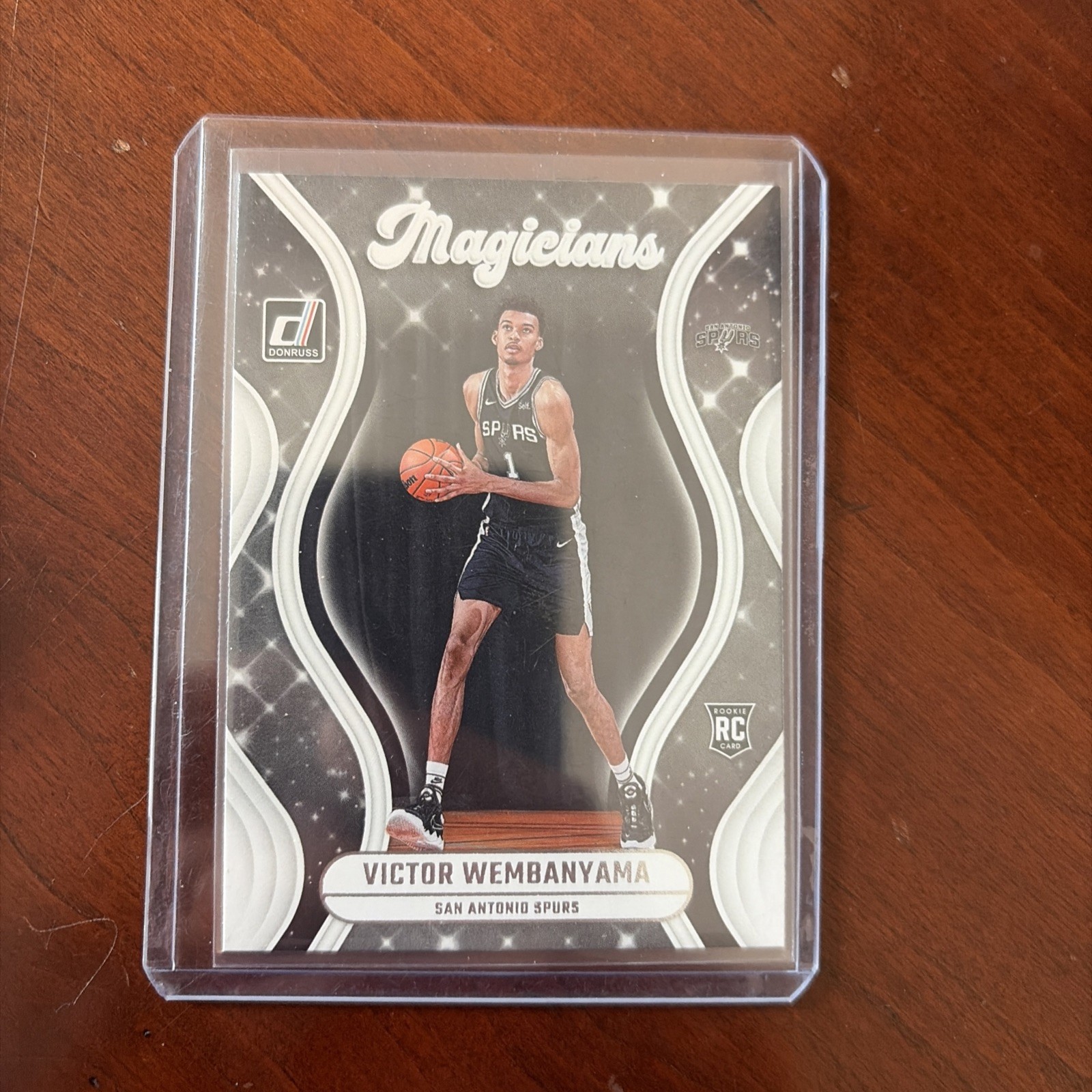 2023-24 Panini Donruss – Magicians Victor Wembanyama #1 (RC)