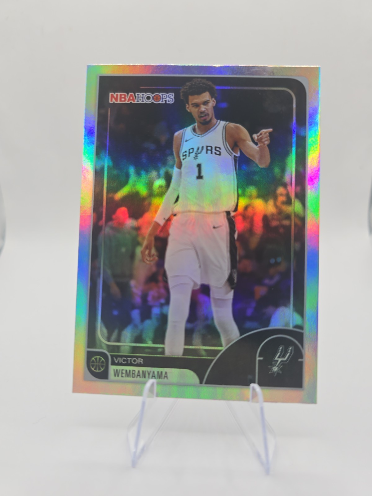 Victor Wembanyama 2025-26 Topps NBA Hoops RAINBOW FOIL – LEGEND!