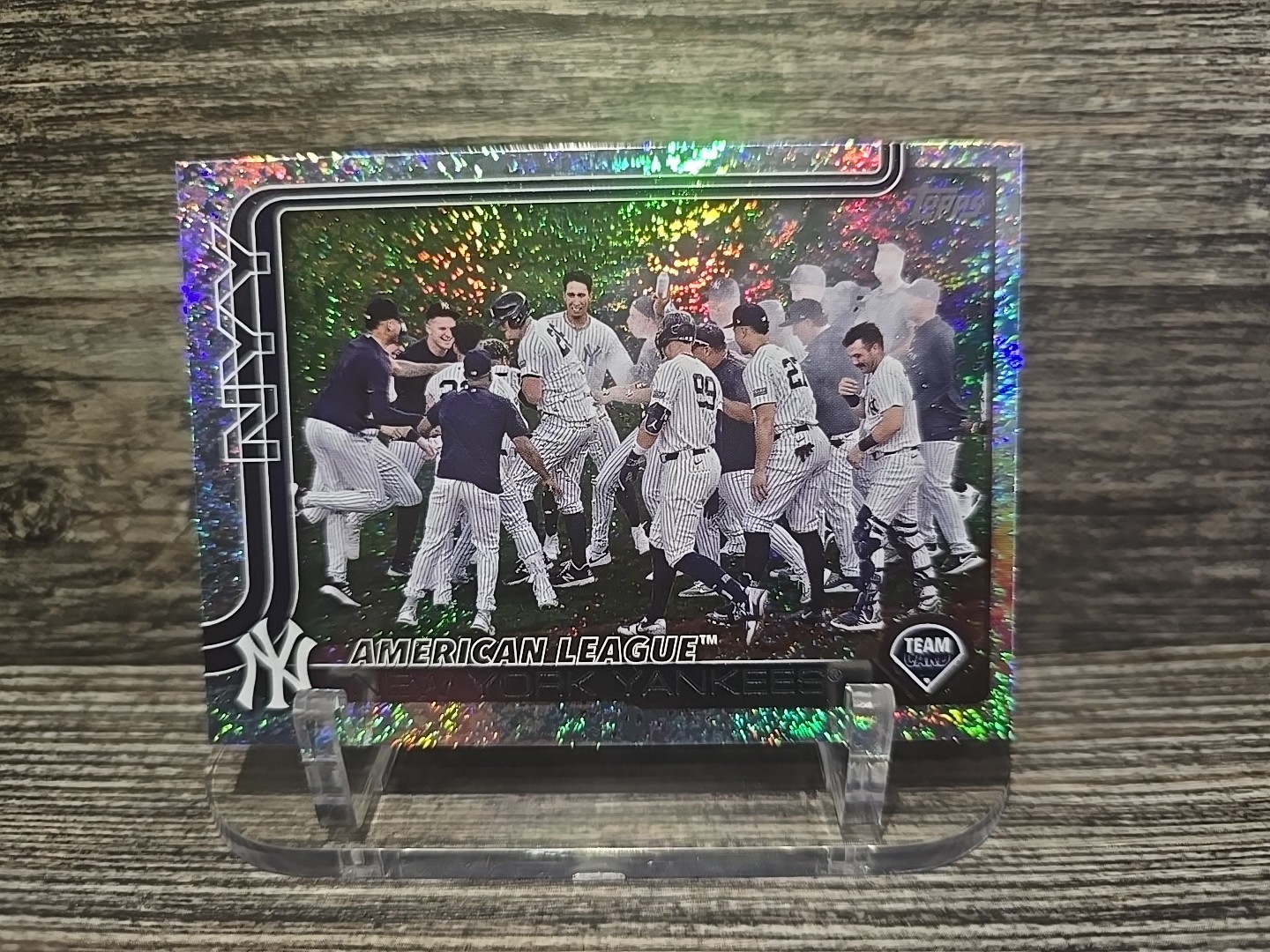 2025 Topps Series 1 – New York Yankees #123 Celebration Confetti Rainbow Foil 🔥