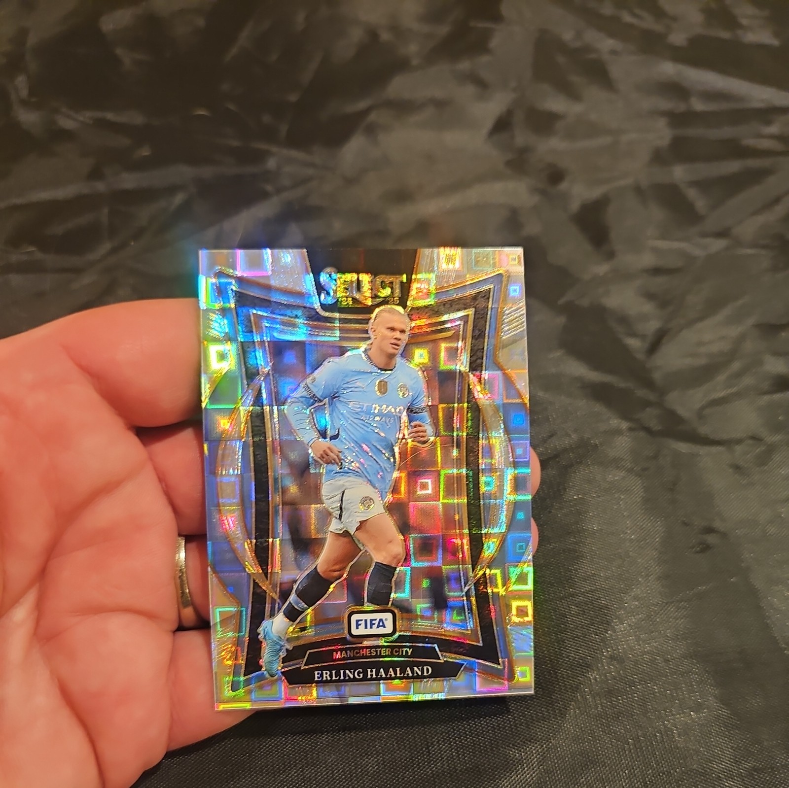 2024-25 Panini Select Fifa – Terrace Erling Haaland #23 Pandora Prizm