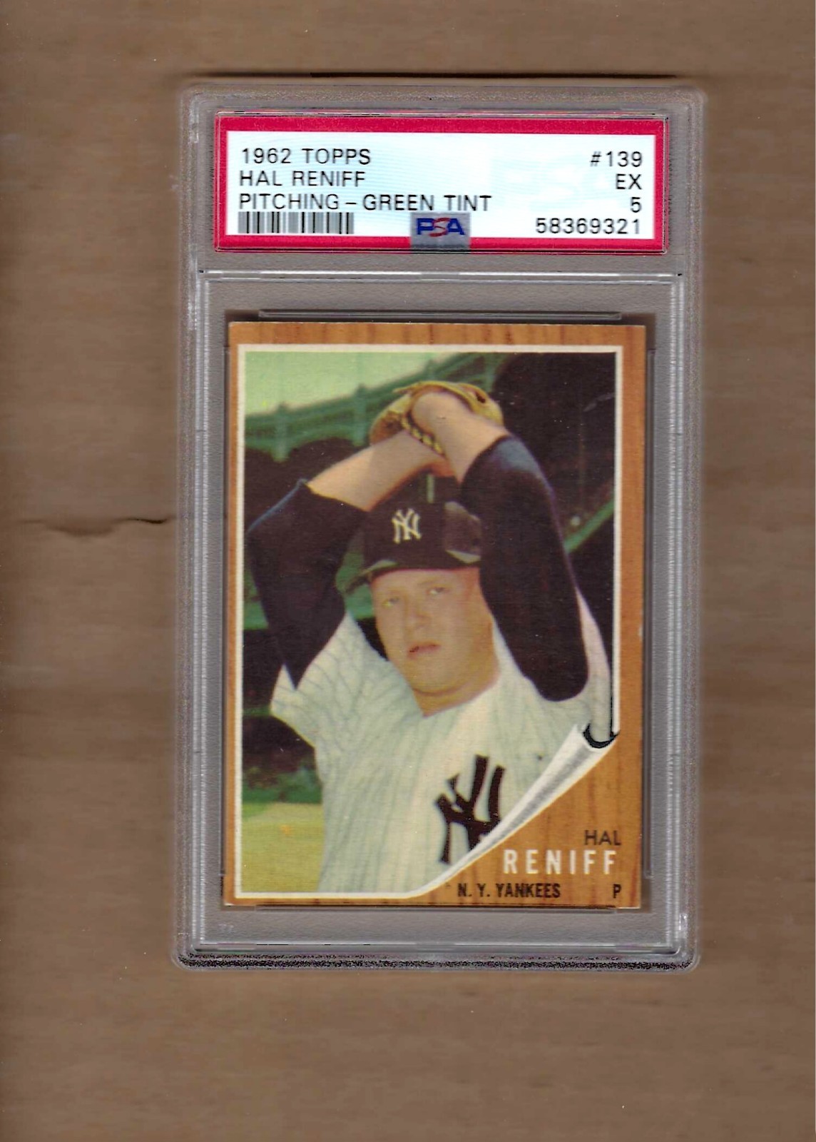 1962 TOPPS HAL RENIFF PITCHING GREEN TINT # 135 PSA 5