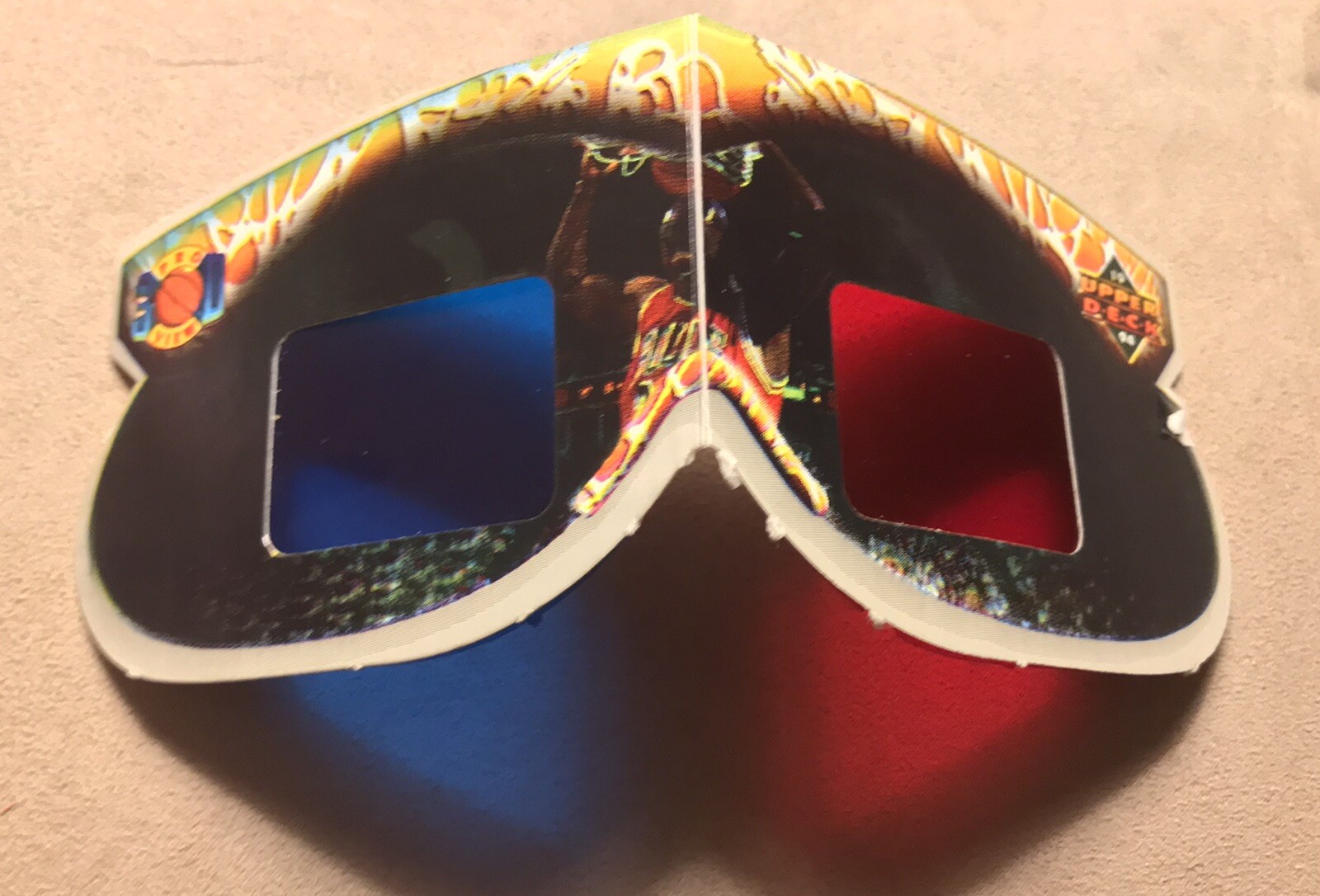 Rare: 1993 93-94 UPPER DECK PRO VIEW 3D Glasses #NNO, MICHAEL JORDAN in middle