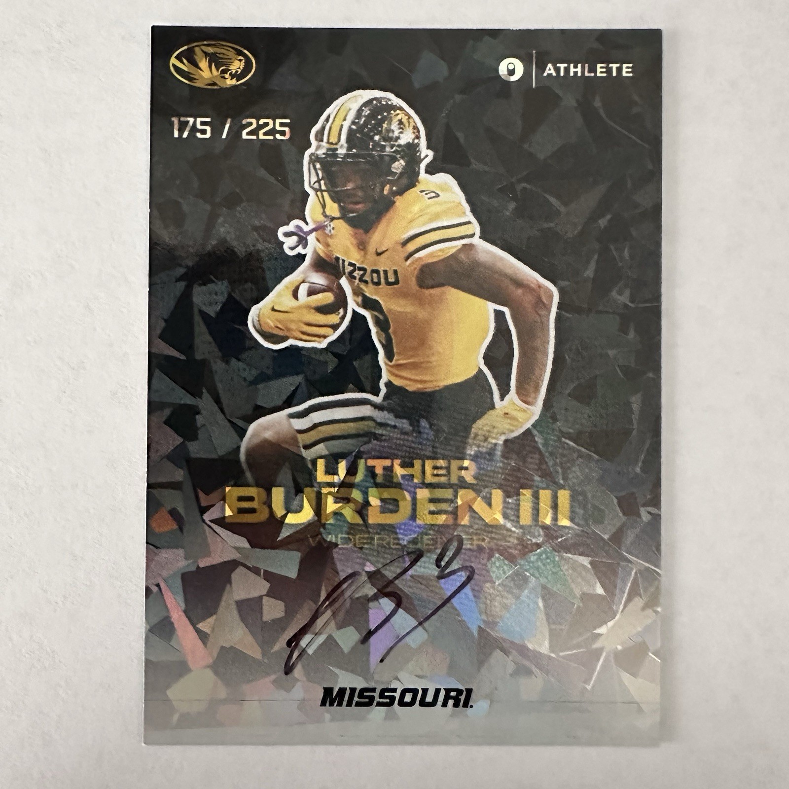 2023 ONIT Athlete On Card AUTO Luther Burden III /225 Mizzou Chicago Bears
