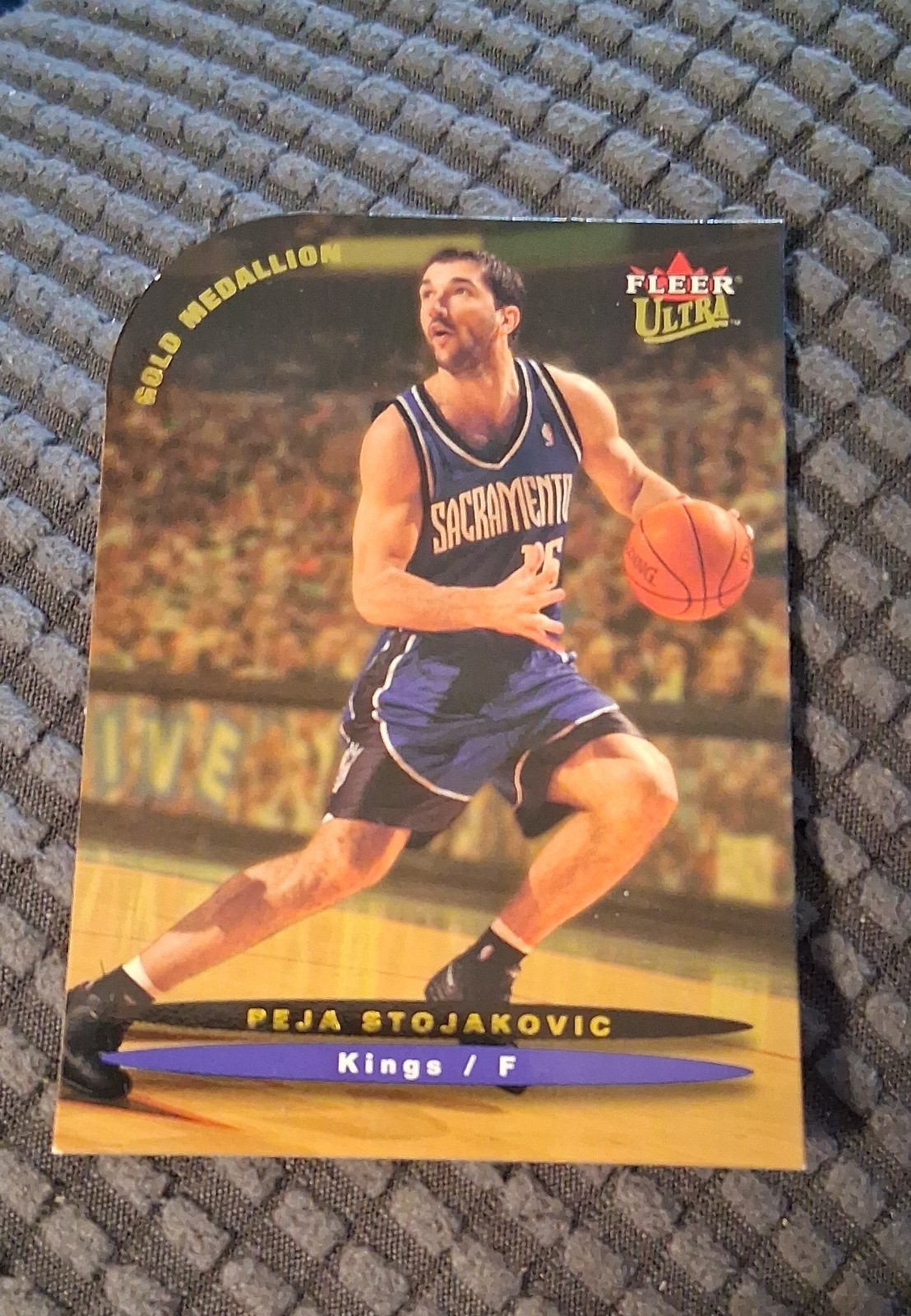 2003-04 Fleer Ultra – Peja Stojakovic #129 Platinum Medallion /100