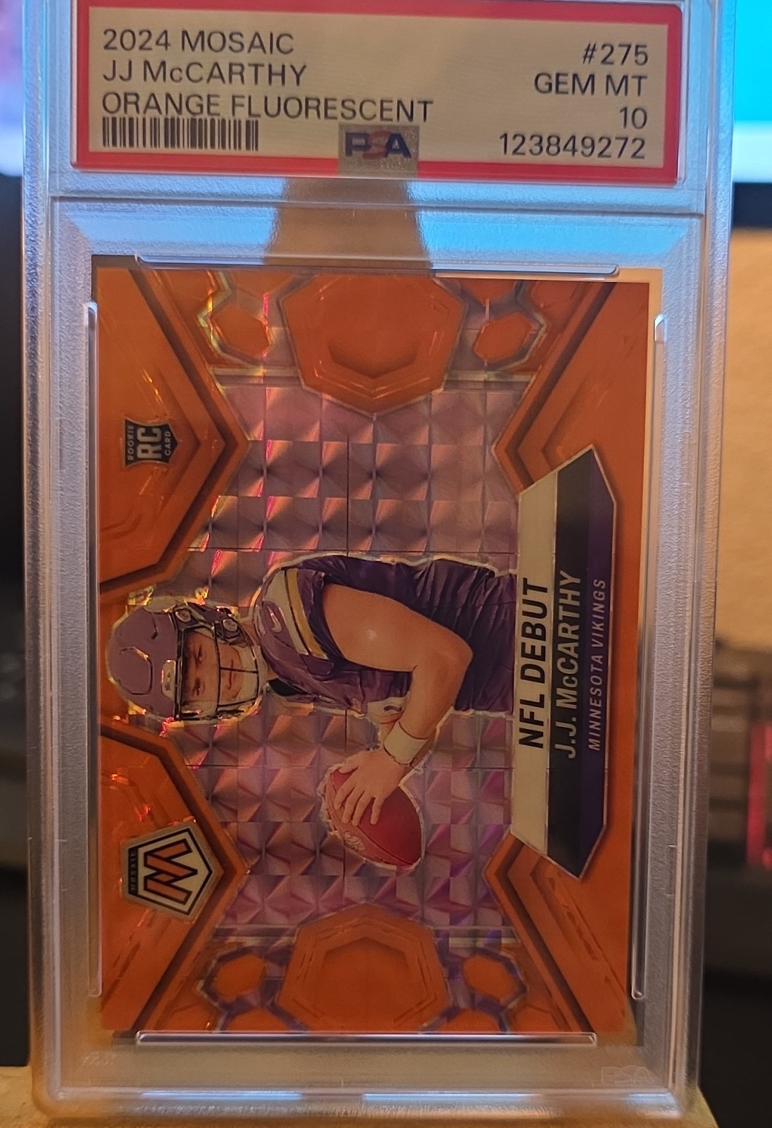 24 Panini Mosaic – NFL Debut J.J. McCarthy #275 Orange Fluor Mosaic Prizm /25 RC