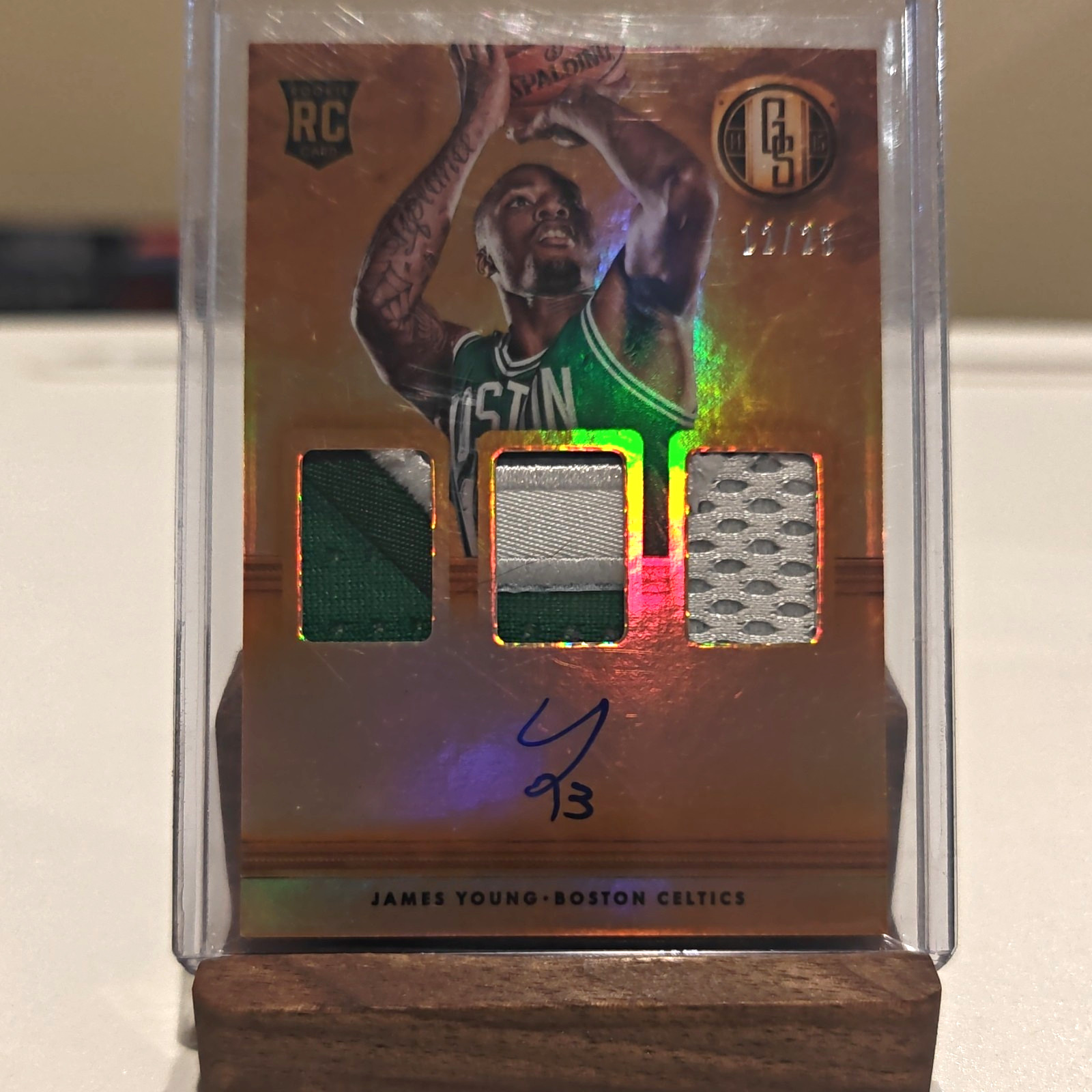 Panini 2014-15 Gold Standard James Young Celtics RC Auto Patch #275 /25