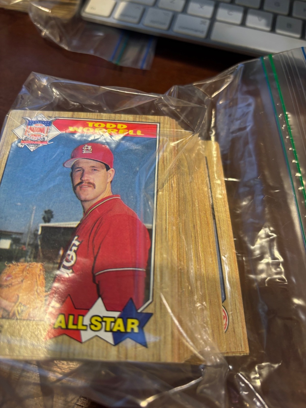 Various Bundles of 100 TOPPS 1987 Baseball Cards
