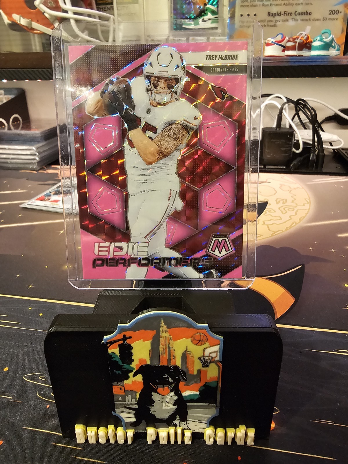 2025 Panini Mosaic – Epic Performers Trey McBride #10 Mosaic Pink Fluorescent
