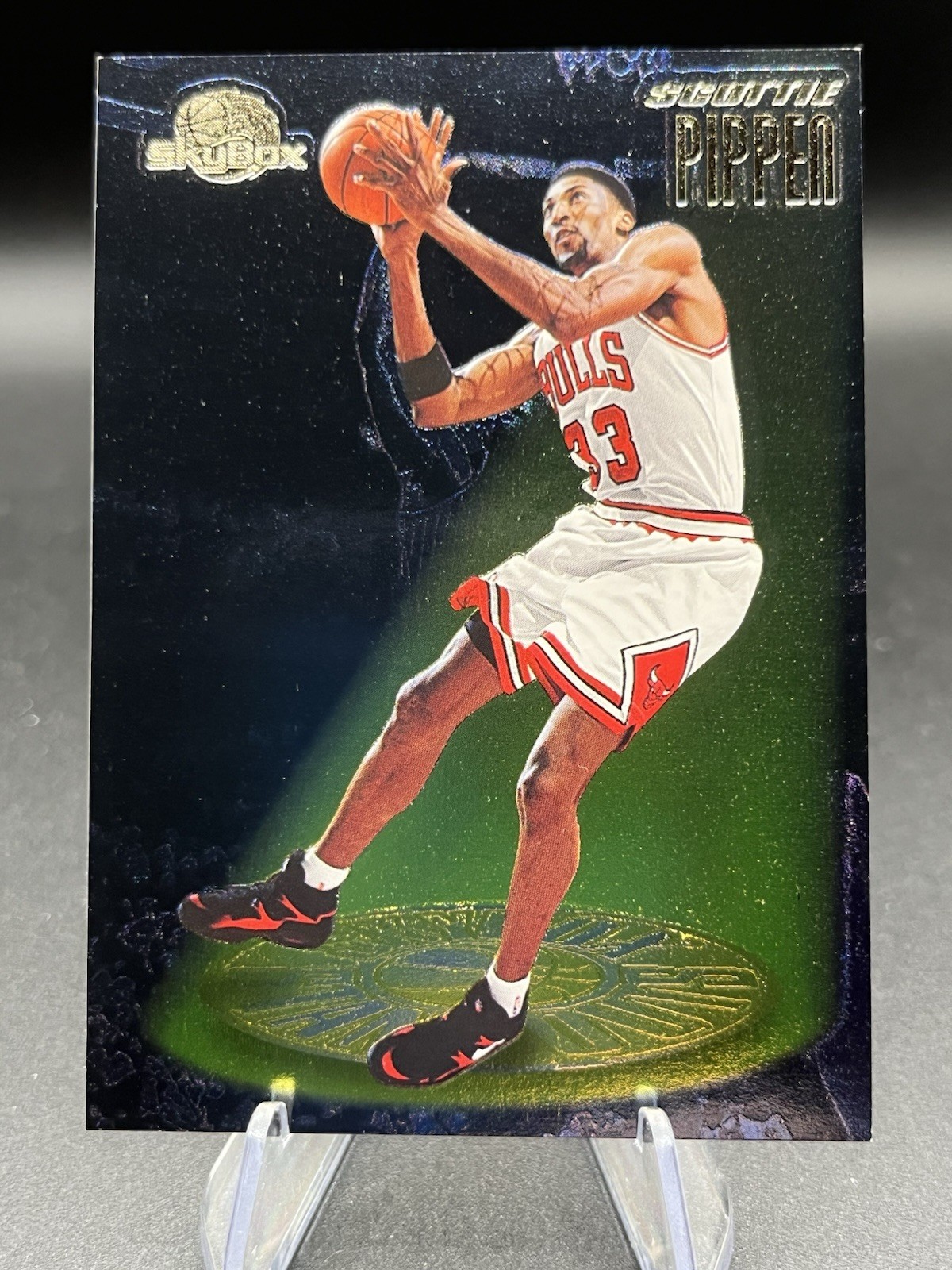 1995-96 Skybox Premium – Standouts Scottie Pippen #S2