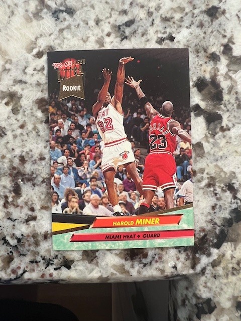 1992-93 FLEER ULTRA NBA ROOKIE CARD MIAMI HEAT HAROLD MINOR #293 w/ JORDAN
