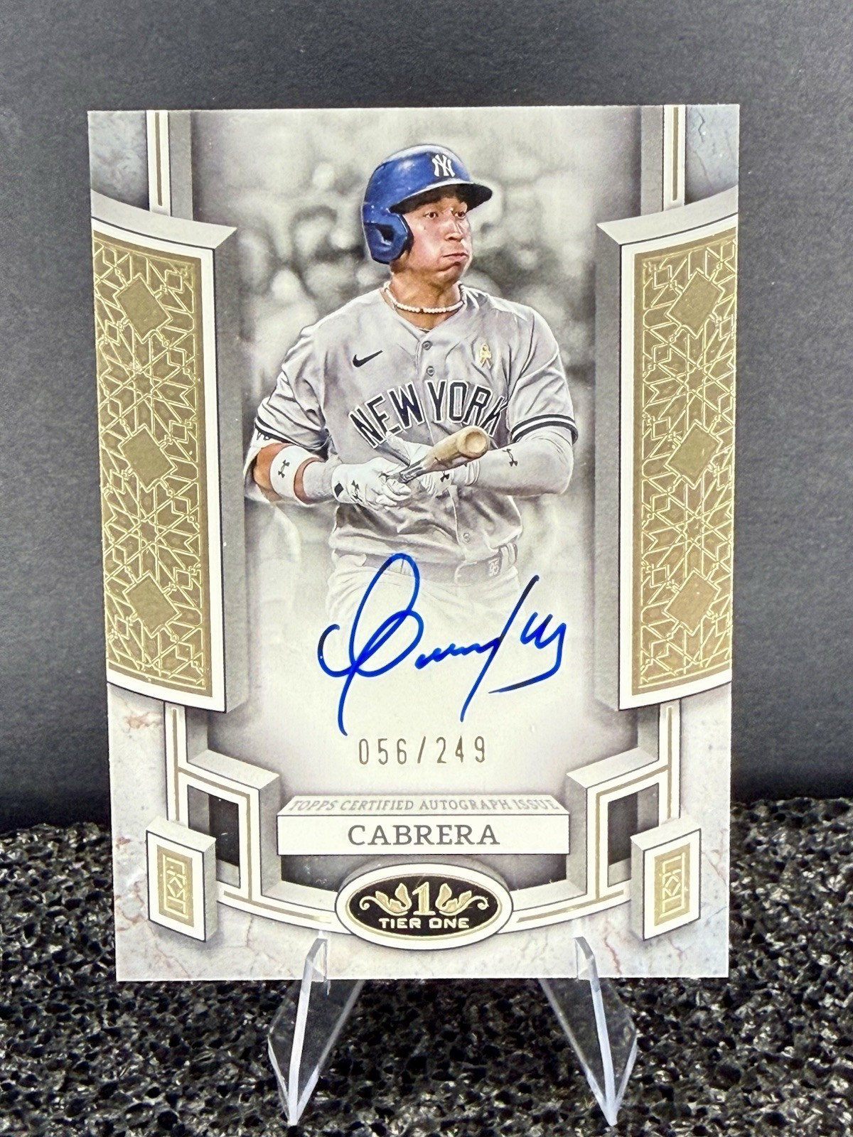2024 Topps Tier One – Breakout Autographs Oswaldo Cabrera #BOA-OCA /249 (AU)