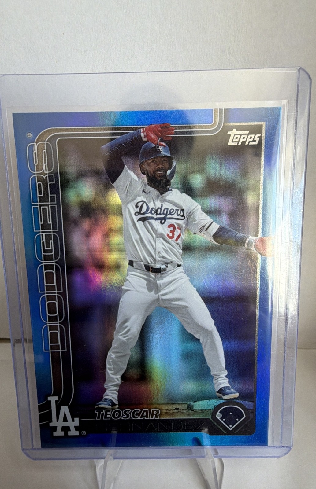 2025 Topps Series 1 – Teoscar Hernandez #176 Blue Rainbow /150