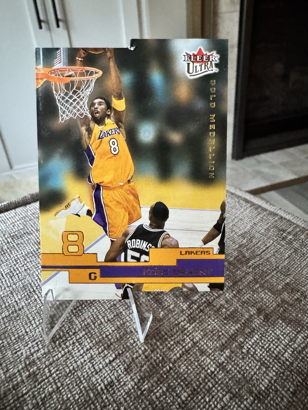2002-03 Fleer Ultra – Kobe Bryant #161 Gold Medallion DieCut Lakers-See Pictures