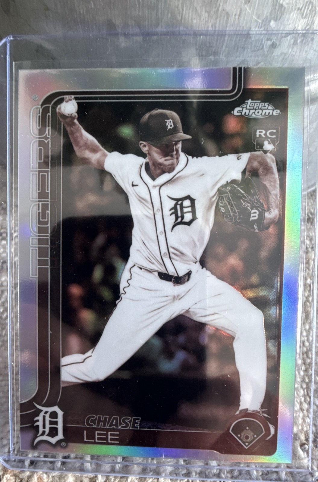 2025 Topps Chrome Update Series – Chase Lee #USC43 Sepia Refractor (RC)