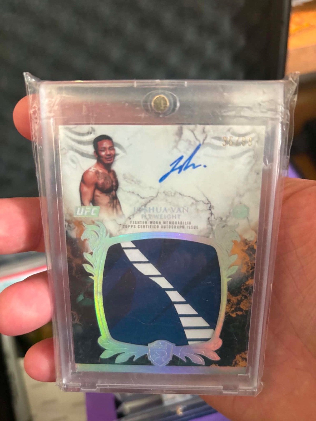 2025 Royalty Rookie Relic Joshua Van Patch auto 35/99 in excellent condition