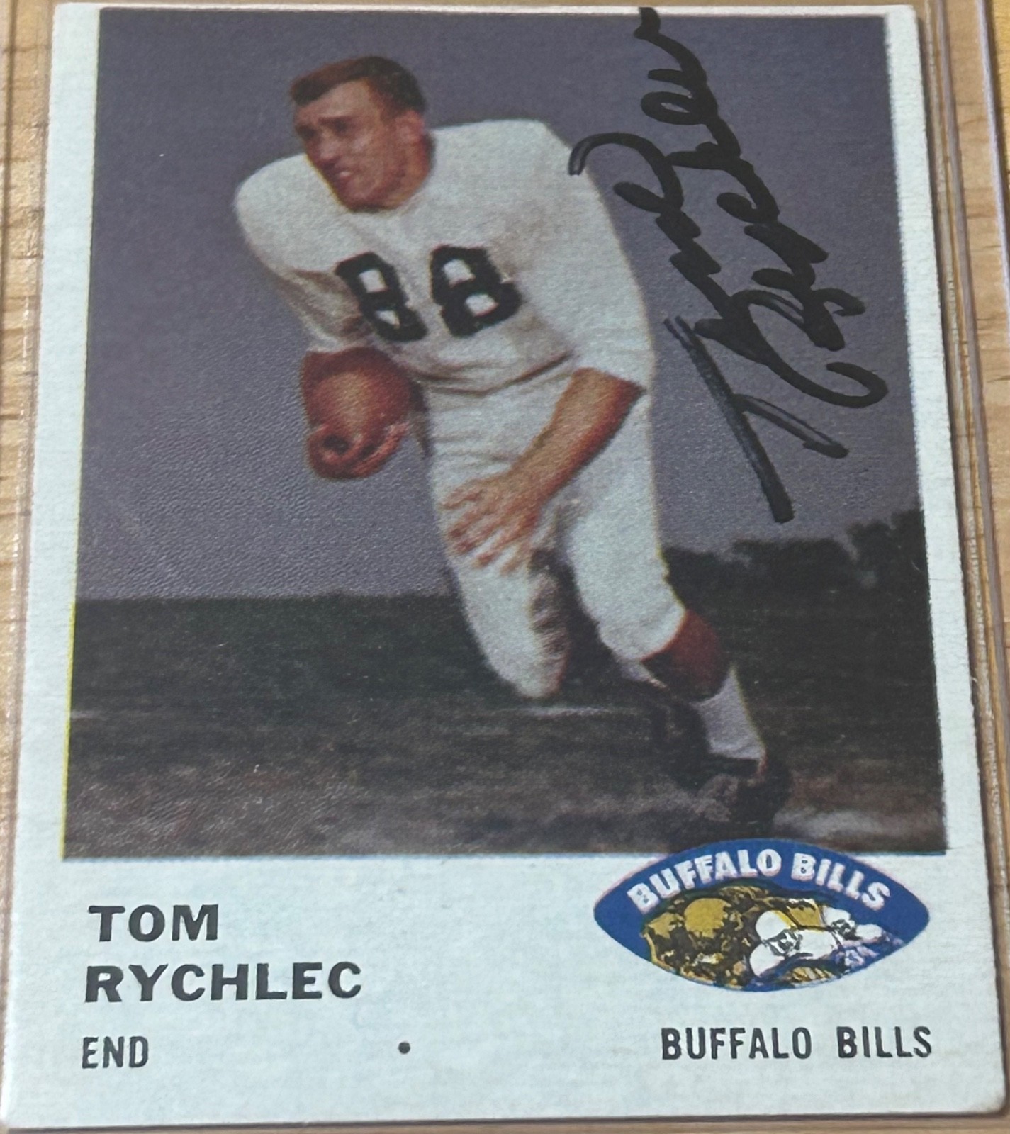 1961 Fleer TOM RYCHLEC #137 🔥 Bills 🔥 GORGEOUS Autograph 🏈 RaRe Auto 🔥🧨