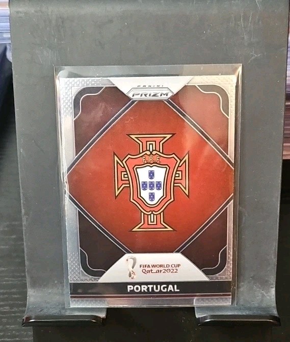 2022 Panini Prizm World Cup Qatar – Team Badges Portugal #20