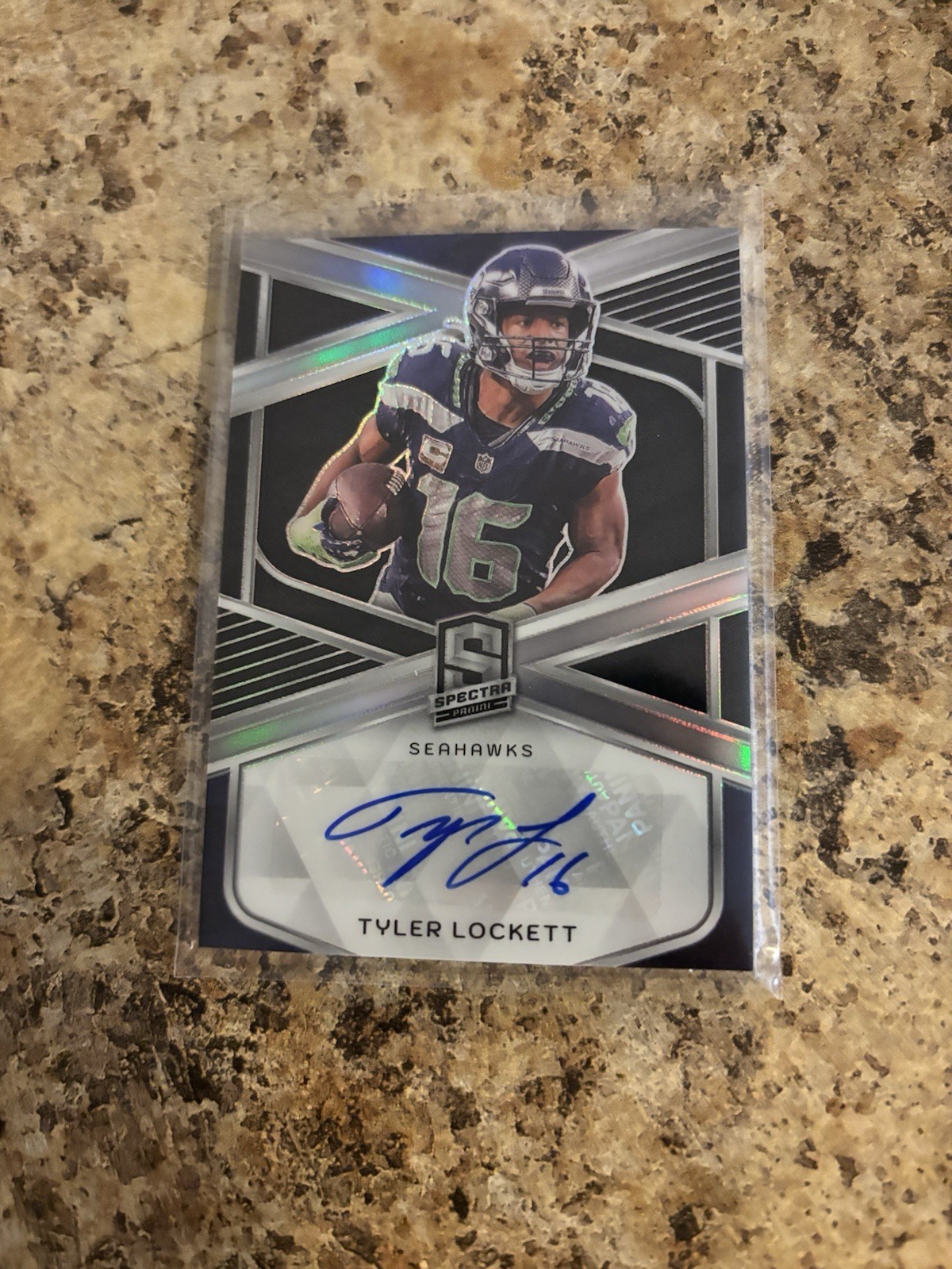 2024 Panini Spectra – Signatures Tyler Lockett #SIG-TLT 108/199 See Description