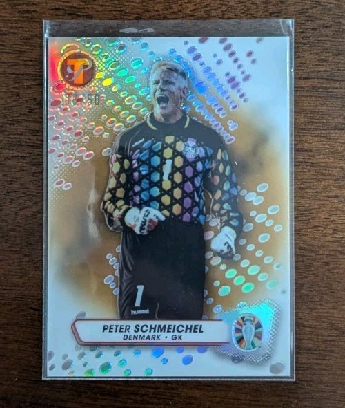 2023 Topps Pristine Road to UEFA Euro 2024 – Peter Schmeichel #30 Gold Refractor