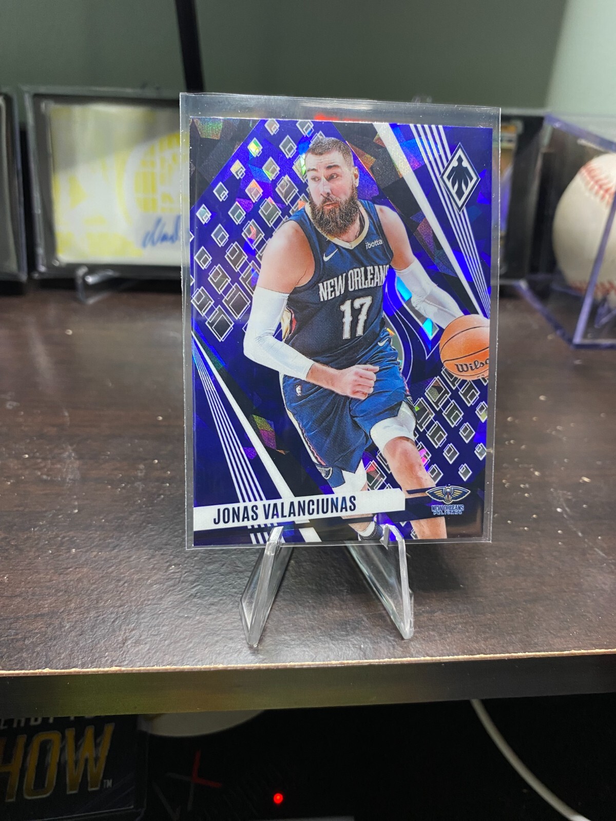 2023-24 Panini Phoenix – Jonas Valanciunas #191 Blue Ice