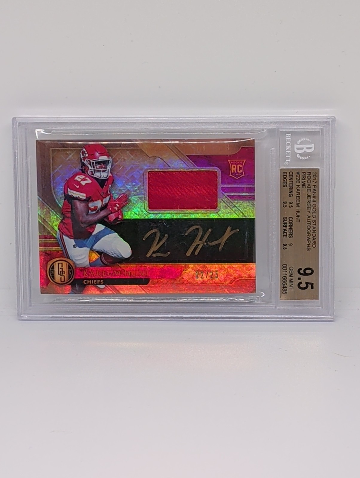 2017 Panini Rookie Jersey Autographs Kareem Hunt Gold /25 BGS 9.5