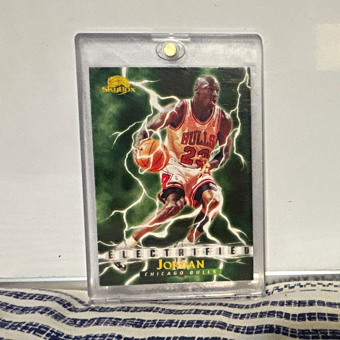 1995-96 SKYBOX PREMIUM-ELECTRIFIED MICHAEL JORDAN-HOF-BULLS🏀
