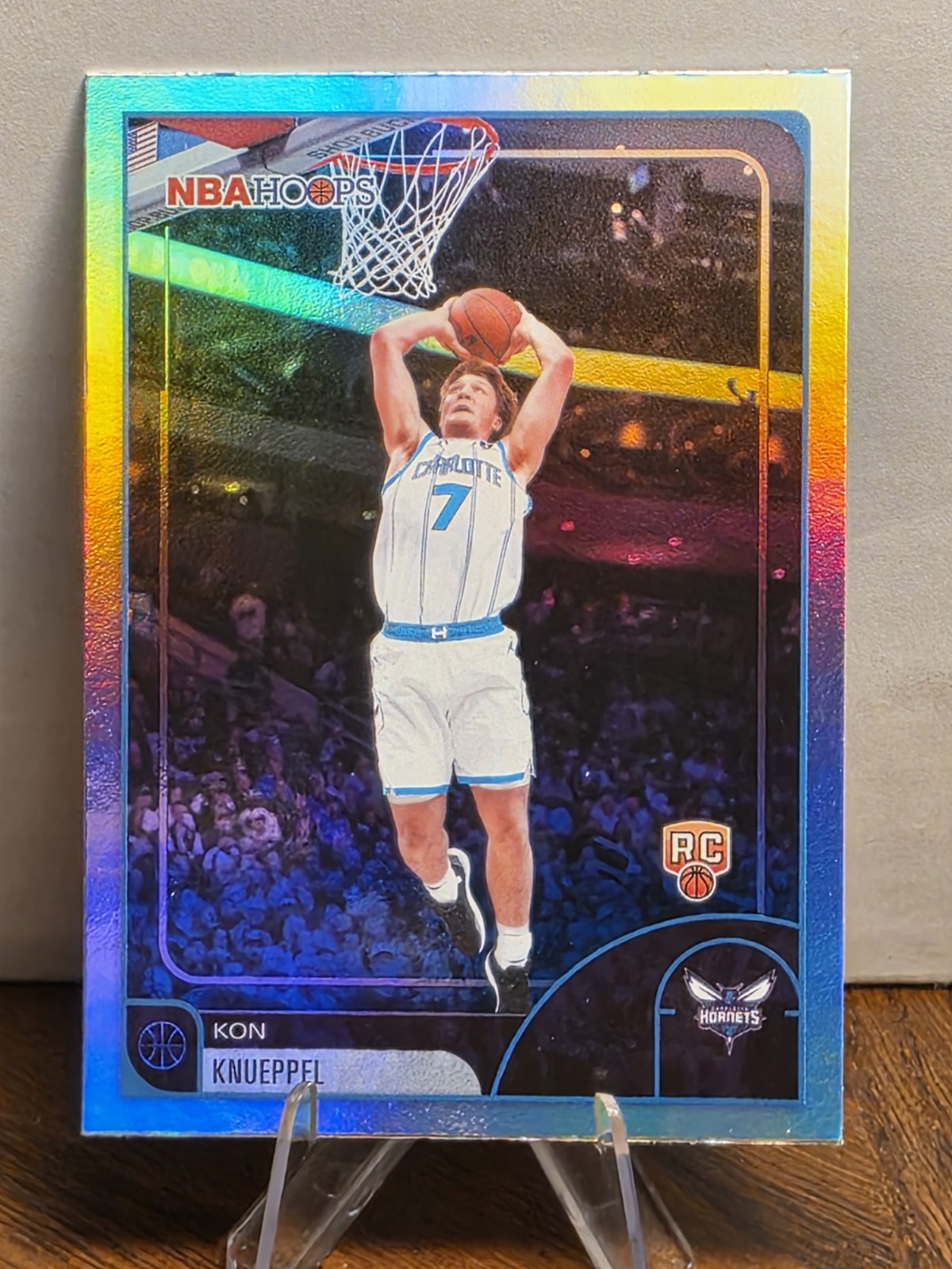 Topps 2025-26 Kon Knueppel Charlotte Hornets #67 Rainbow Foil RC