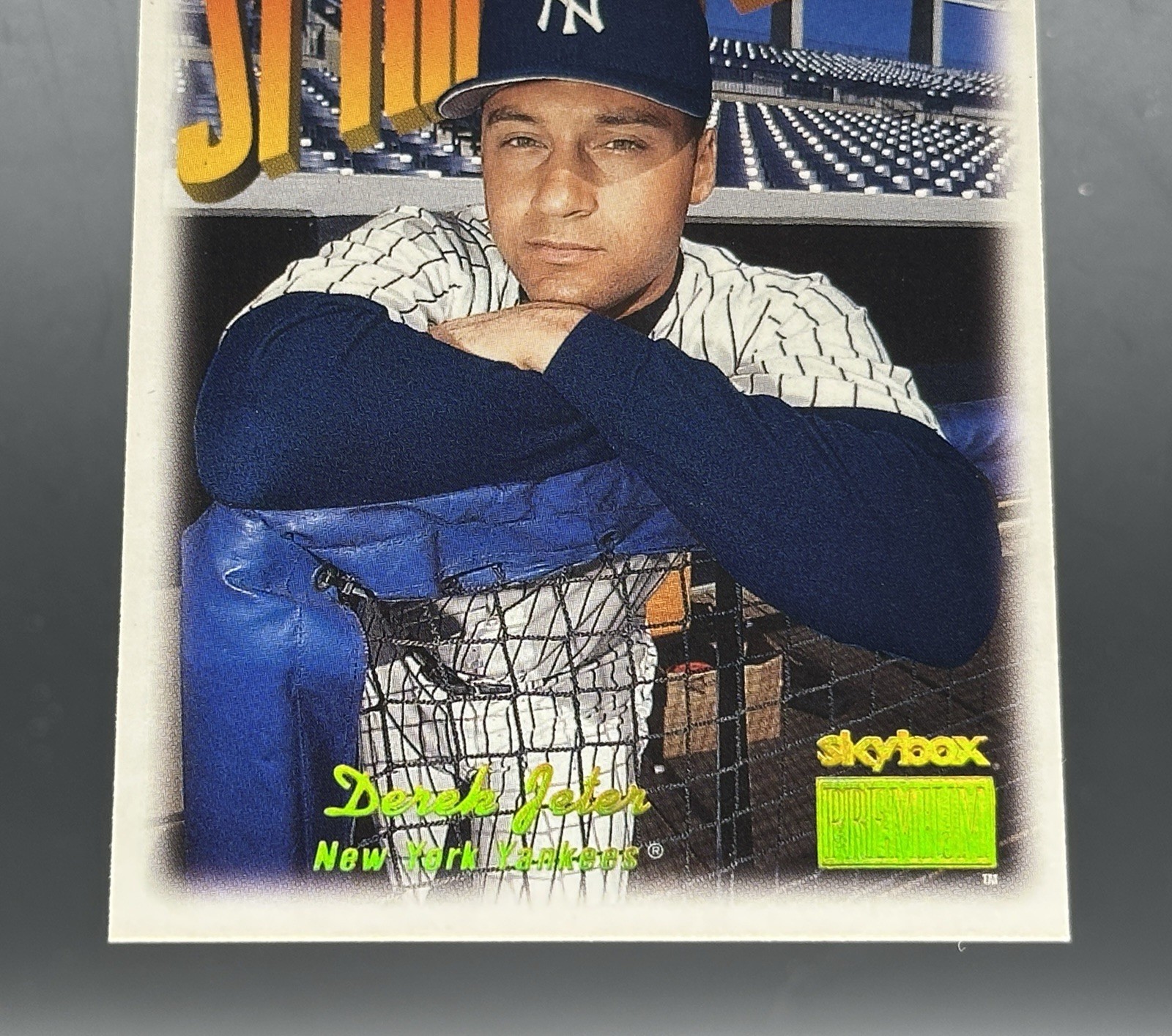 1999 SkyBox Premium #276 Derek Jeter – New York Yankees | Spring Fling