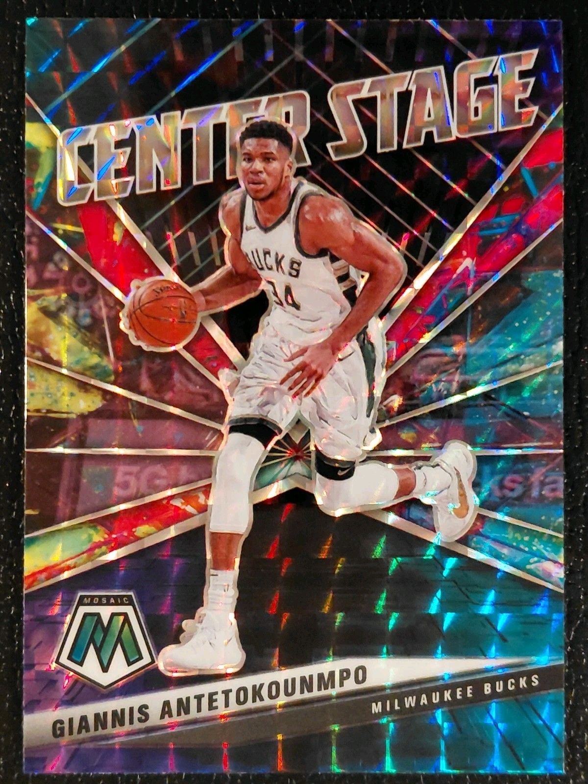 2020-21 Panini Mosaic Center Stage Giannis Antetokounmpo #10 Prizm Insert Heat