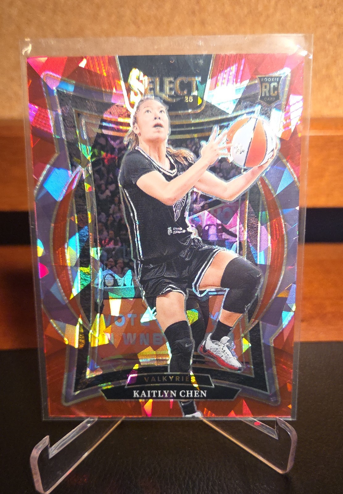 2025 WNBA Select KAITLYN CHEN Concourse Rookie Red Cracked Ice 257/299 #74