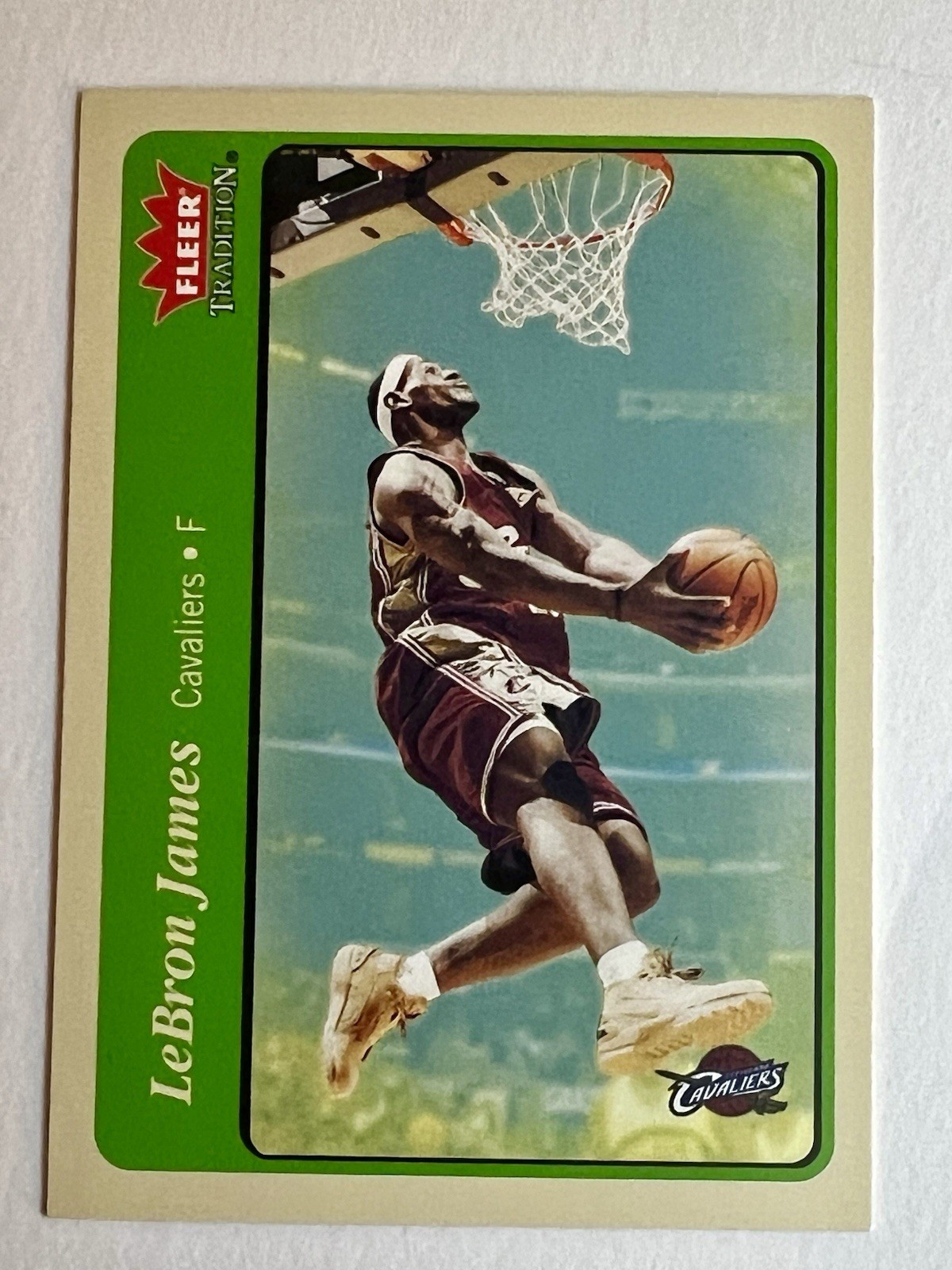 LEBRON JAMES 2004-05 Fleer Tradition Card #140 Green Parallel Insert 2nd Year