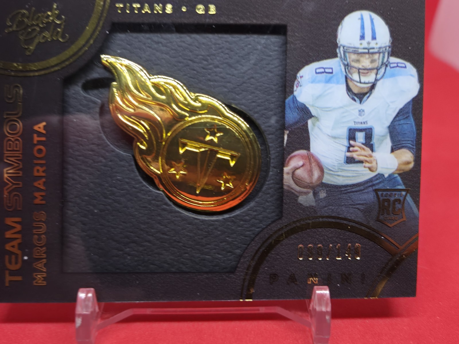 2015 Panini Black Gold – Team Symbols Marcus Mariota #TMS-58 /149 (RC) 🔥