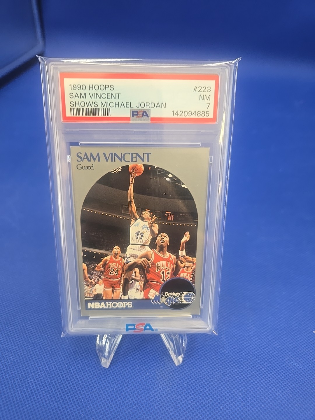 1990 Hoops SAM VINCENT #223 Shows Michael Jordan in #12 Jersey PSA 7 C242