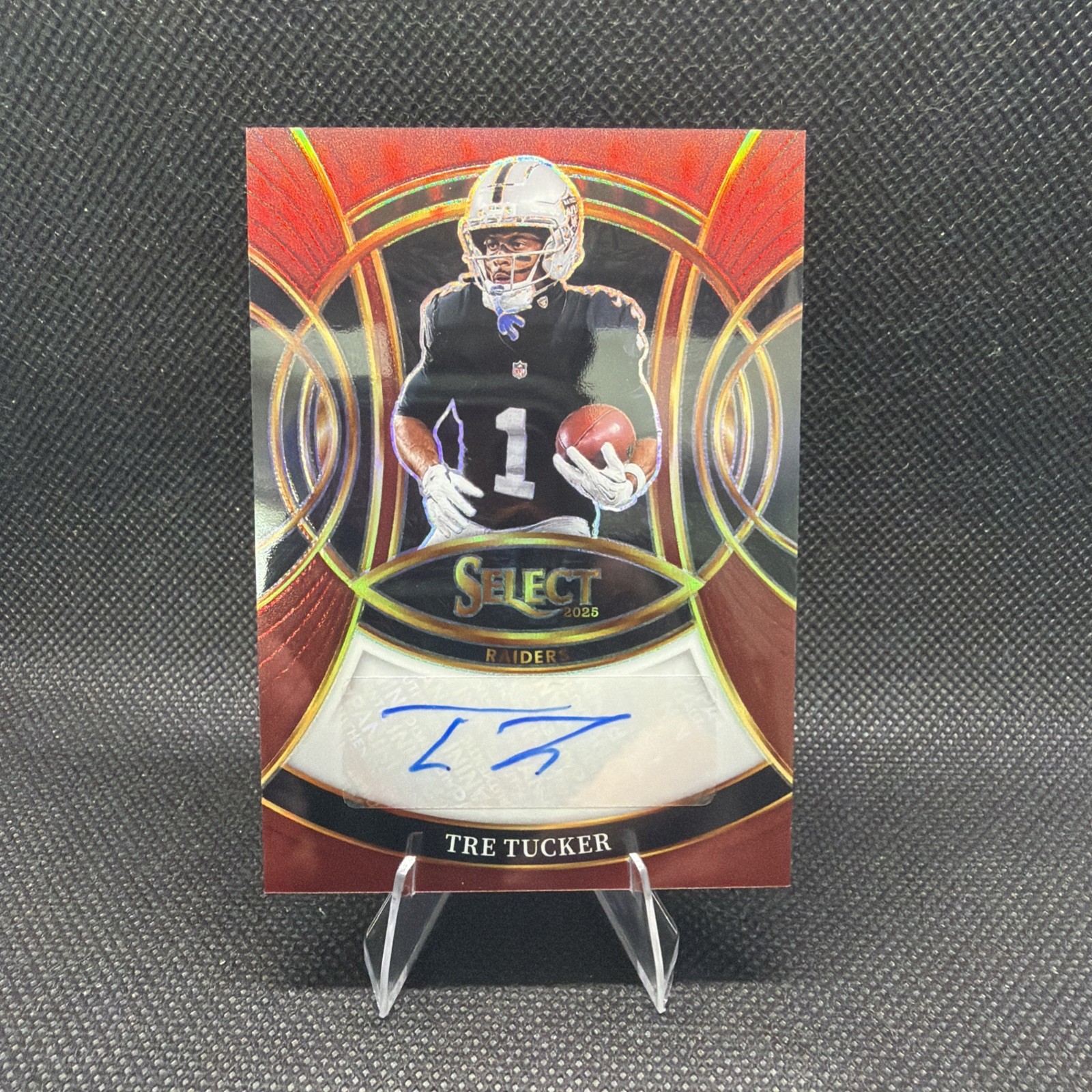 2025 Panini Select – Signatures Tre Tucker #SP-TTR Maroon Prizm /75 (AU)