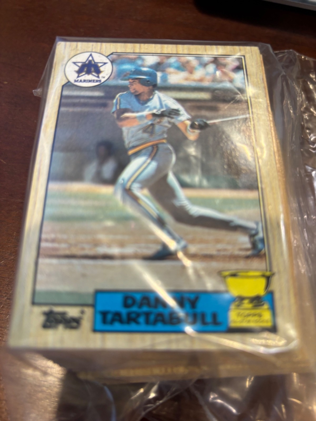 Various Bundles of 100 TOPPS 1987 Baseball Cards