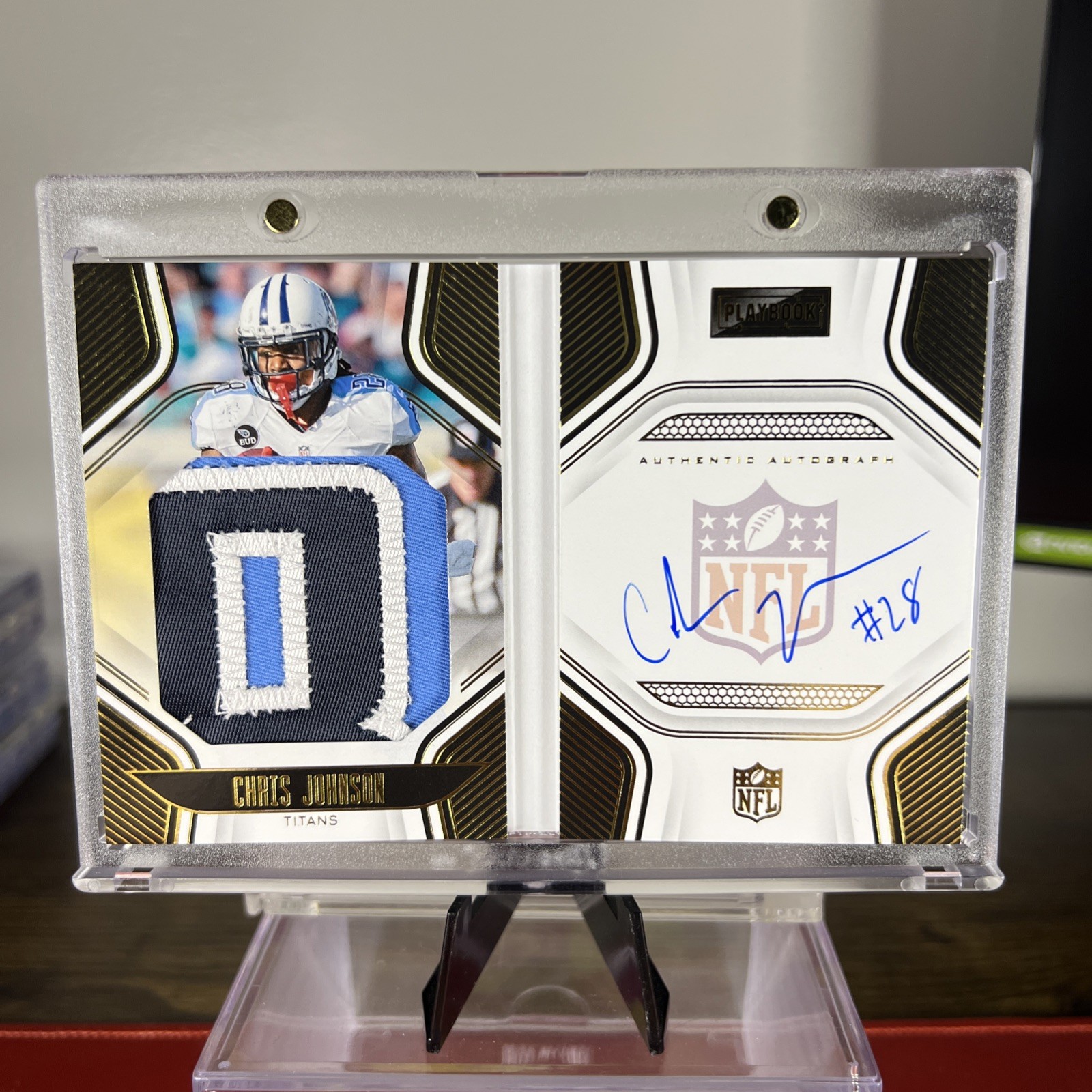 2022 Panini Playbook – PlayBook Jersey Autographs Chris Johnson /99 🔥🥶 Booklet
