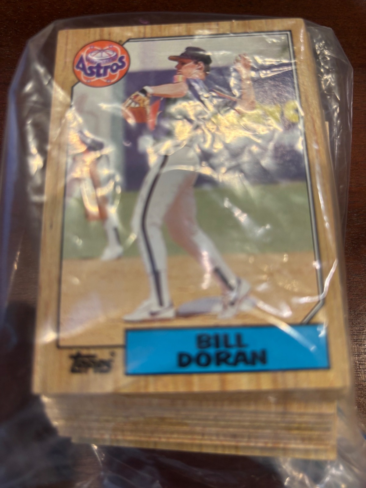 Various Bundles of 100 TOPPS 1987 Baseball Cards