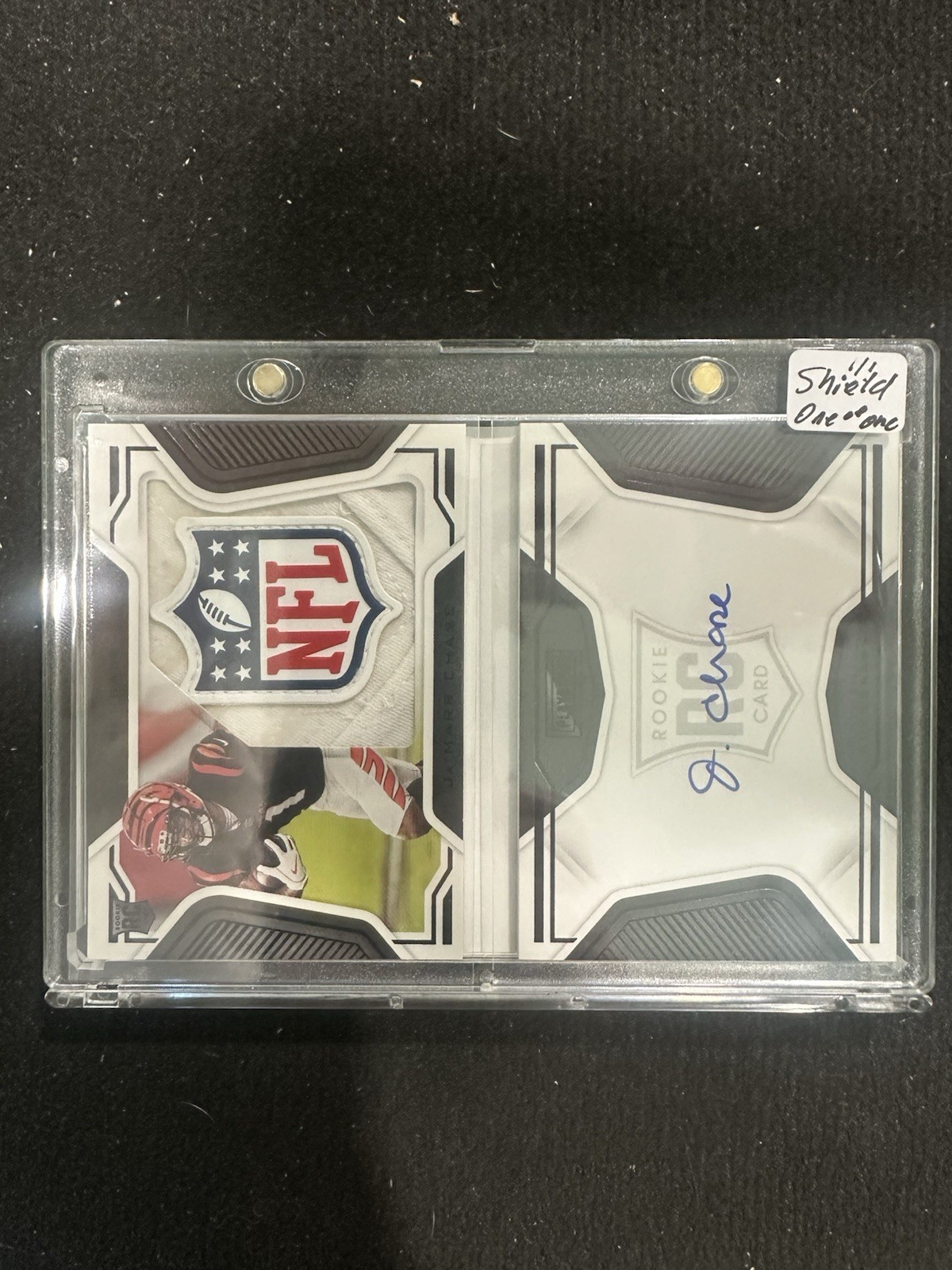 2021 Panini Playbook Ja’Marr Chase RC On Card Auto Shield Patch 1/1 One Of One