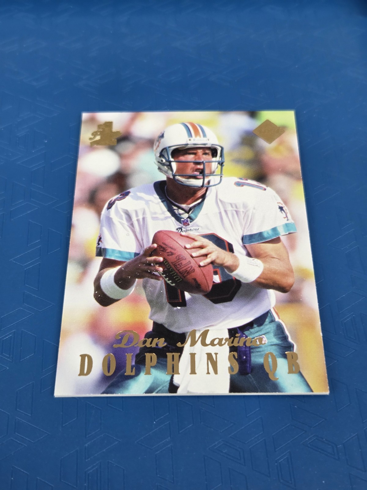 1998 Collector’s Edge First Place 50-Pt #136 Dan Marino HOF FOOTBALL Card 3I