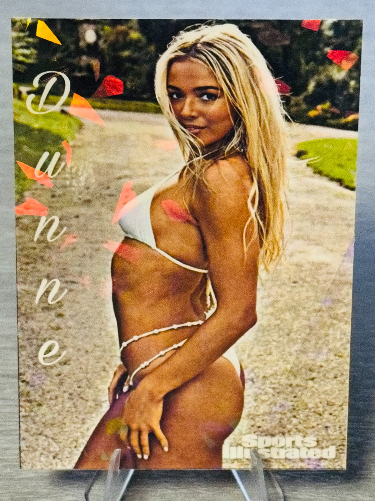🔥OLIVIA “LIVVY” DUNNE 2025 Smoking Hot White Bikini Cracked Ice REFRACTOR🔥