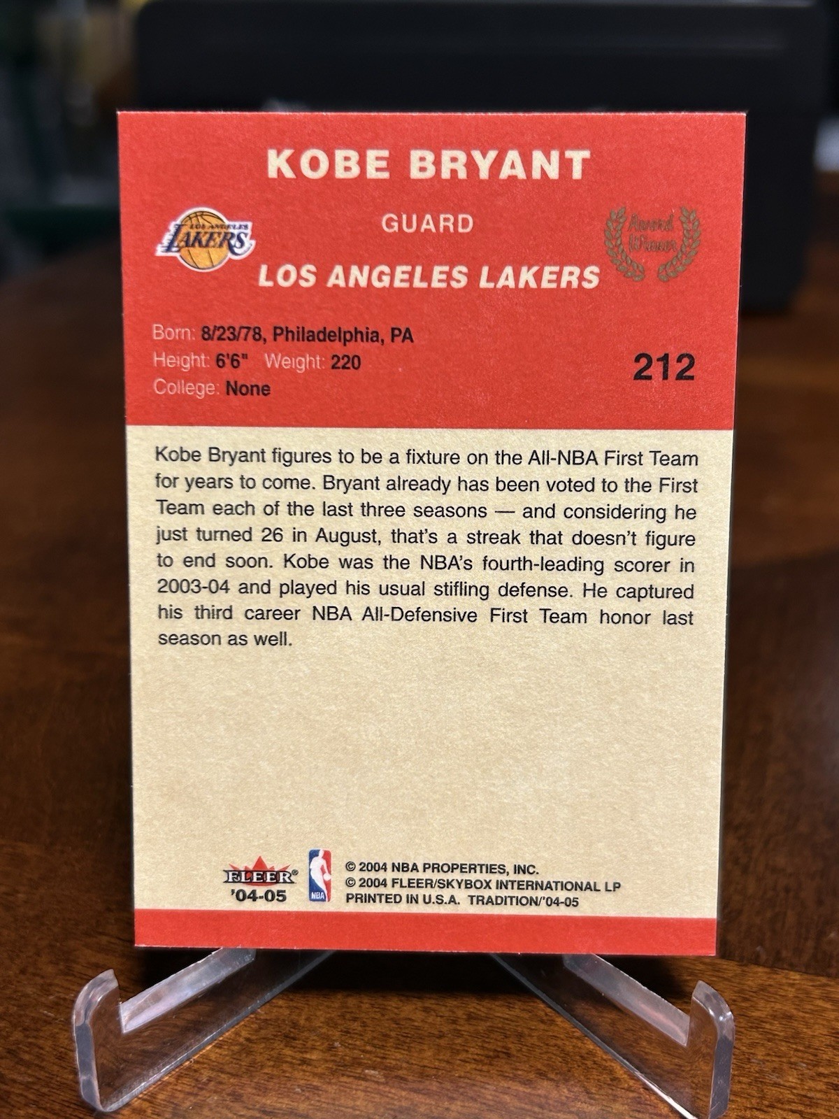 2004-05 Fleer Tradition Award Winner Kobe Bryant #212 Los Angeles Lakers
