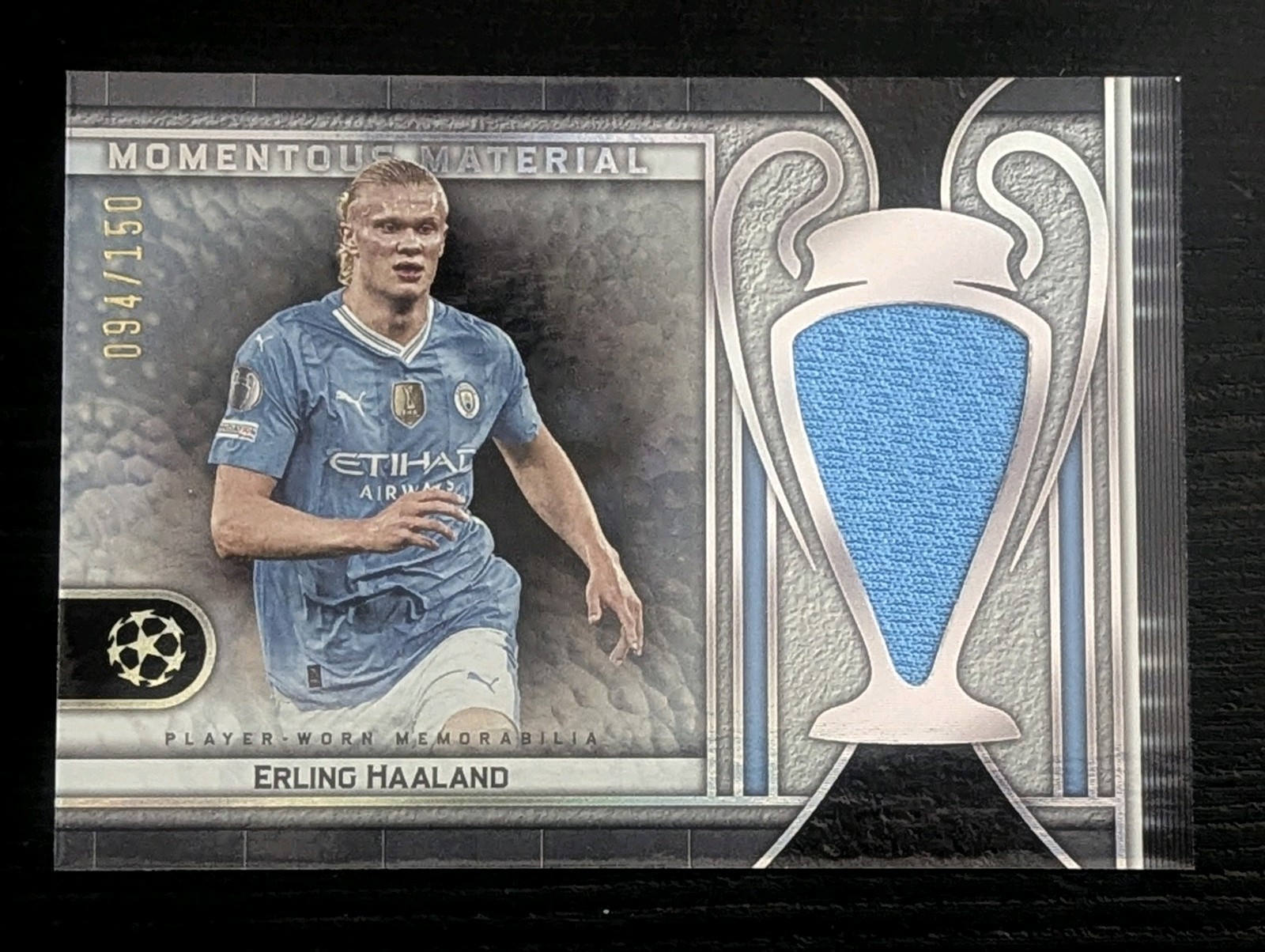 ERLING HAALAND 2023-24 TOPPS MUSEUM MOMENTOUS MATERIAL RELIC #’D 094/150 MMJR-EH