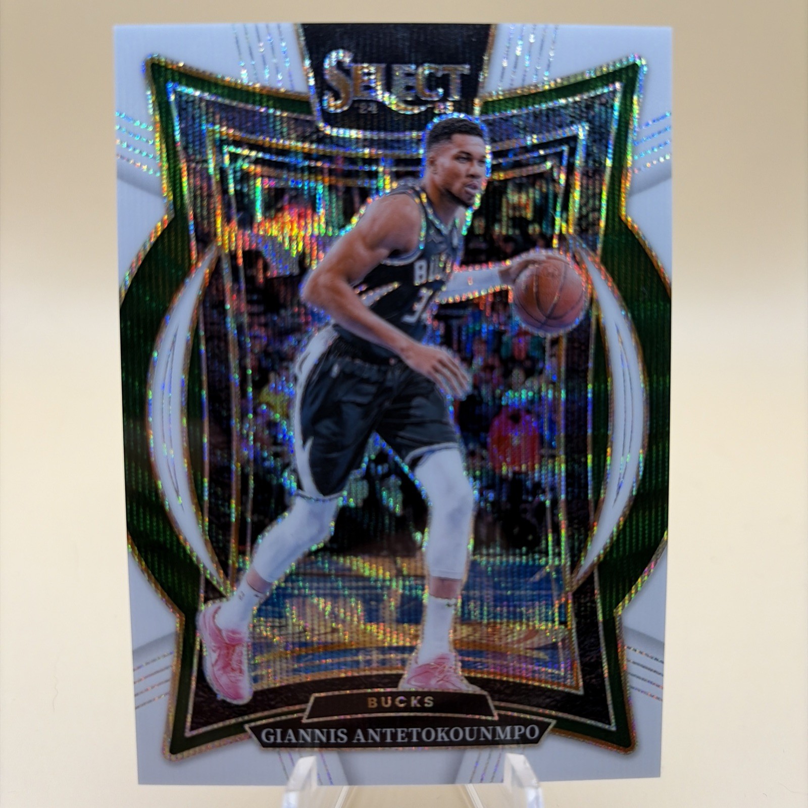 2024-25 Select Giannis Antetokounmpo Concourse White Wave Prizm 31/99 Bucks
