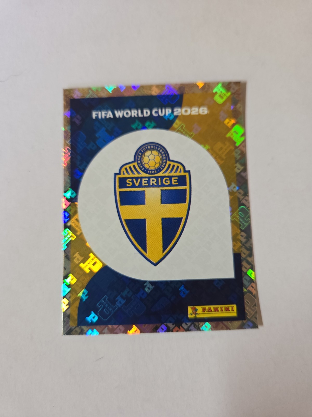 2026 Panini FIFA World Cup Stickers – Sweden Team Logo Badge Foil #SWE 1