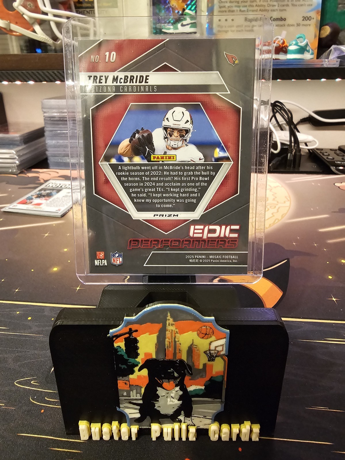 2025 Panini Mosaic – Epic Performers Trey McBride #10 Mosaic Pink Fluorescent