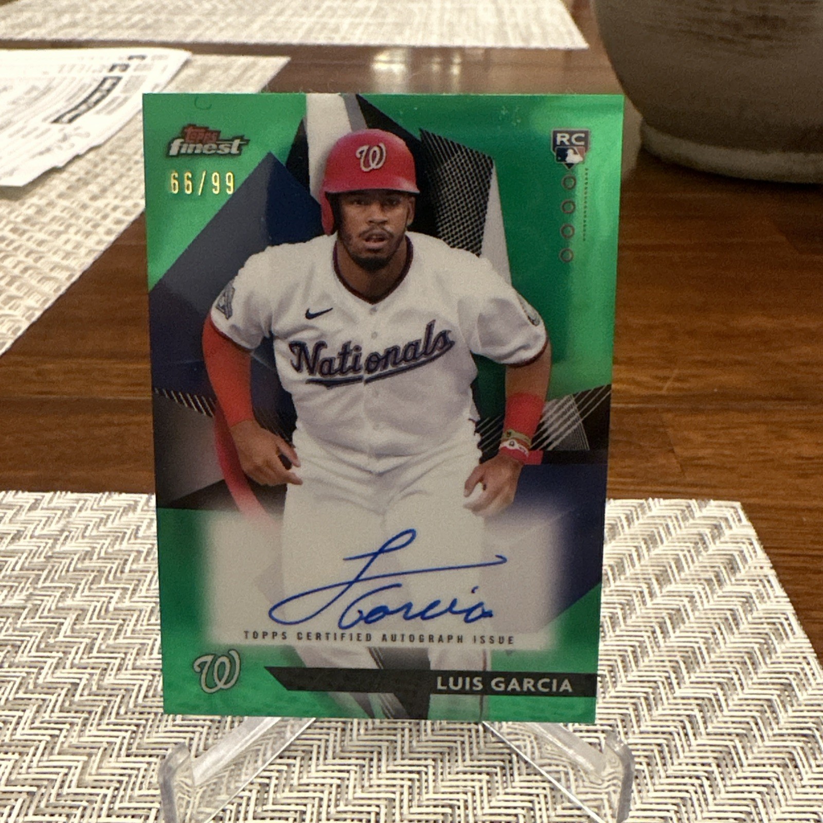 2021 Topps Finest – Finest Autographs Luis Garcia #FA-LG Green Refractor /99…