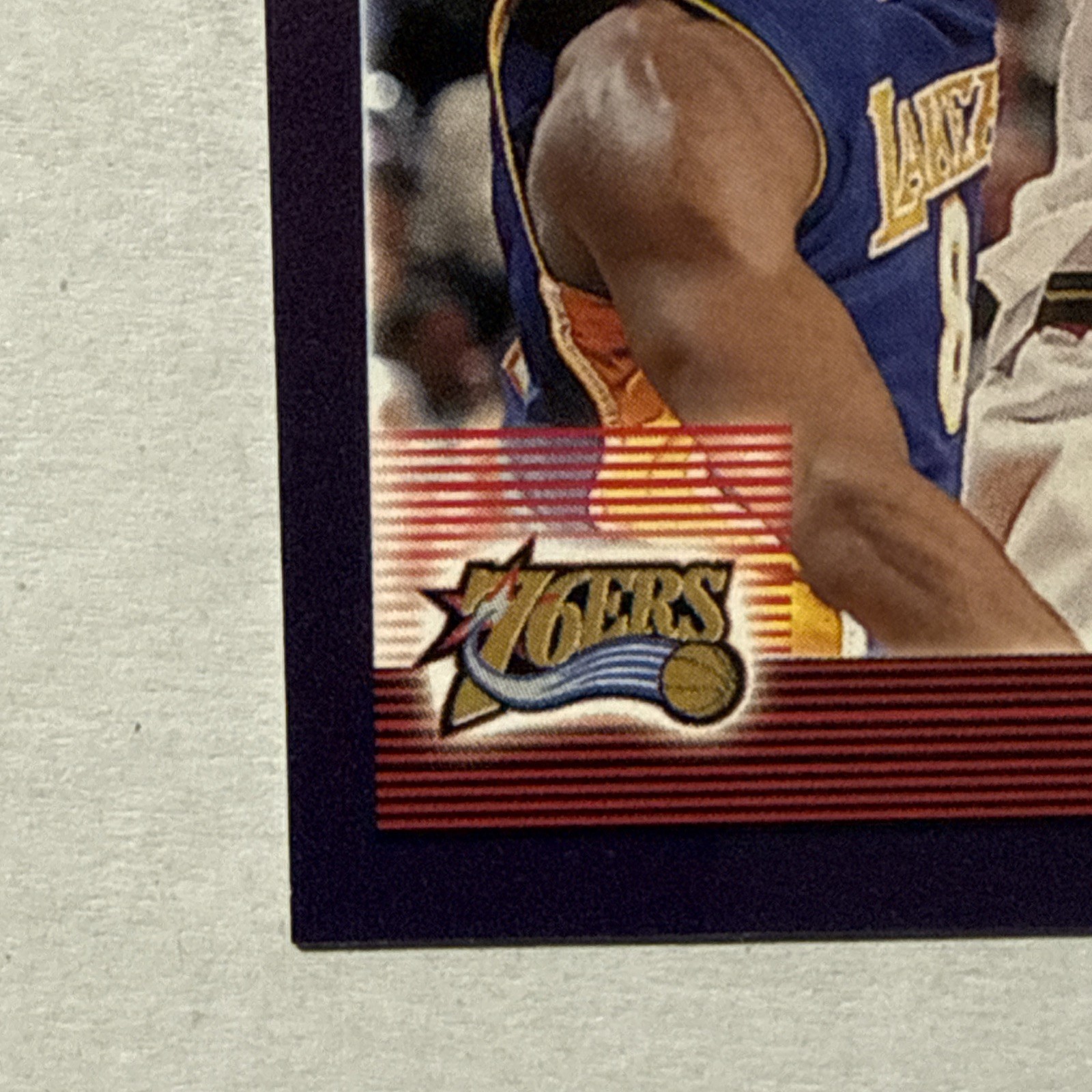😎2000 Topps #165 Allen Iverson w/ Kobe Bryant Guarding HOF Philadelphia 76ers