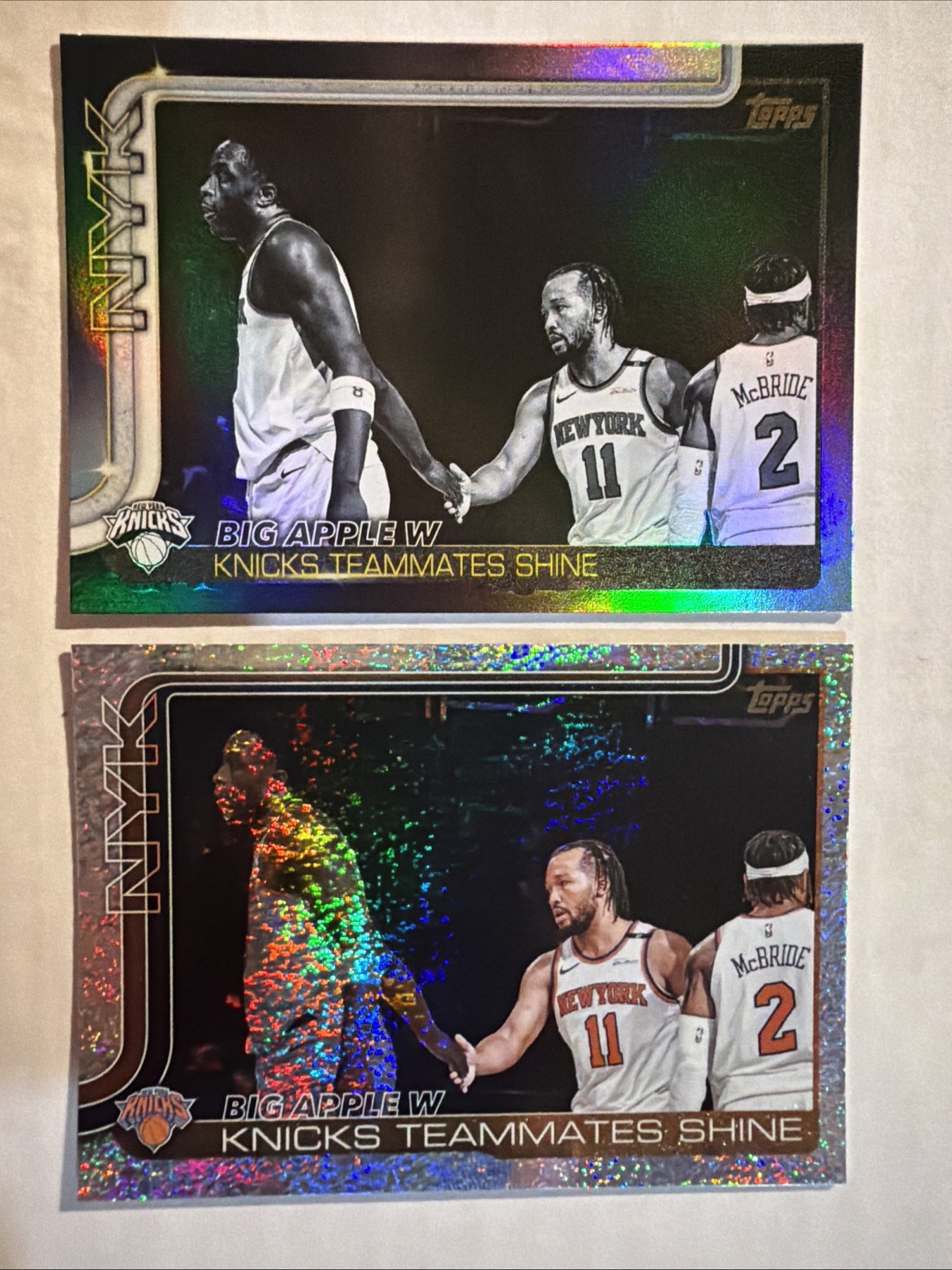 2025-26 Topps #274 Big Apple W “Knicks Teammates Shine” Blackout & Sand-glitter